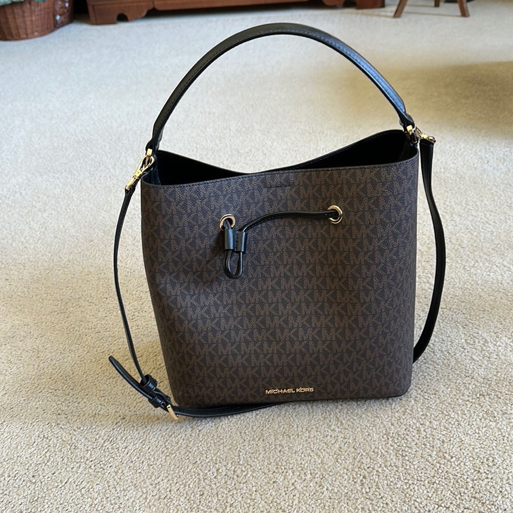 Michael Kors Bucket Bag